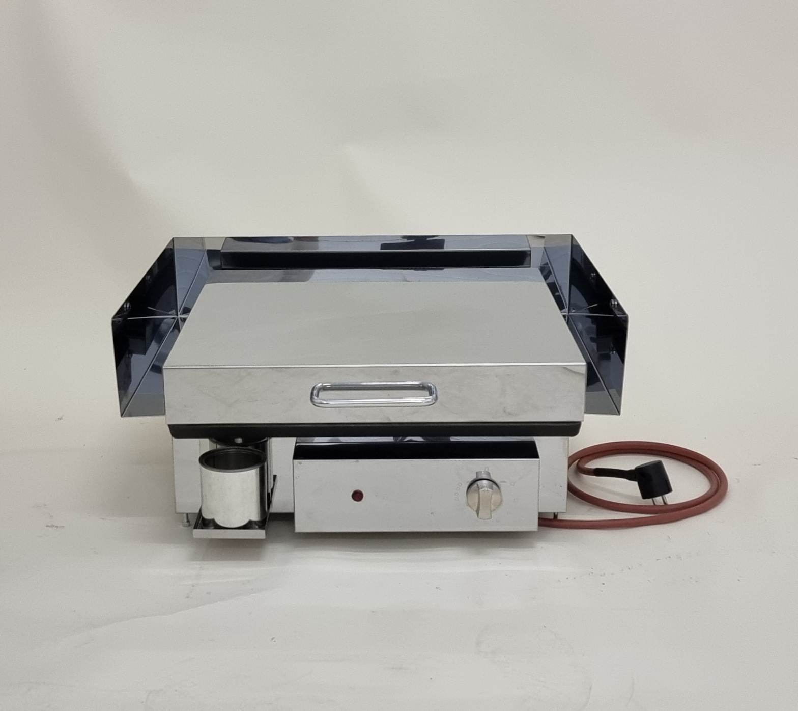 Countertop electric grill E450 PRO factory direct by Furlan with high stainless steel lid and splash guard