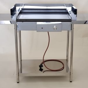Furlan E600 PRO electric grill with splash guard and side shelves